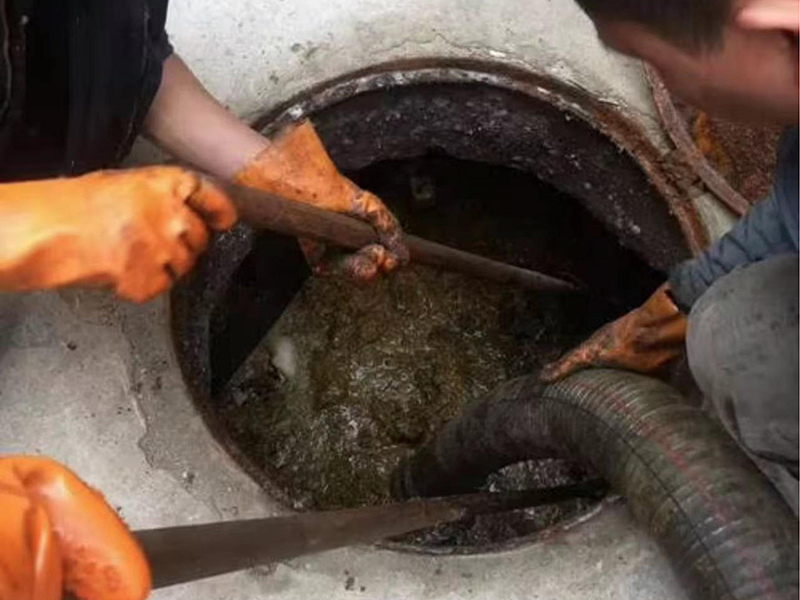 辛集清理化粪池时如何避免沼气的危害?